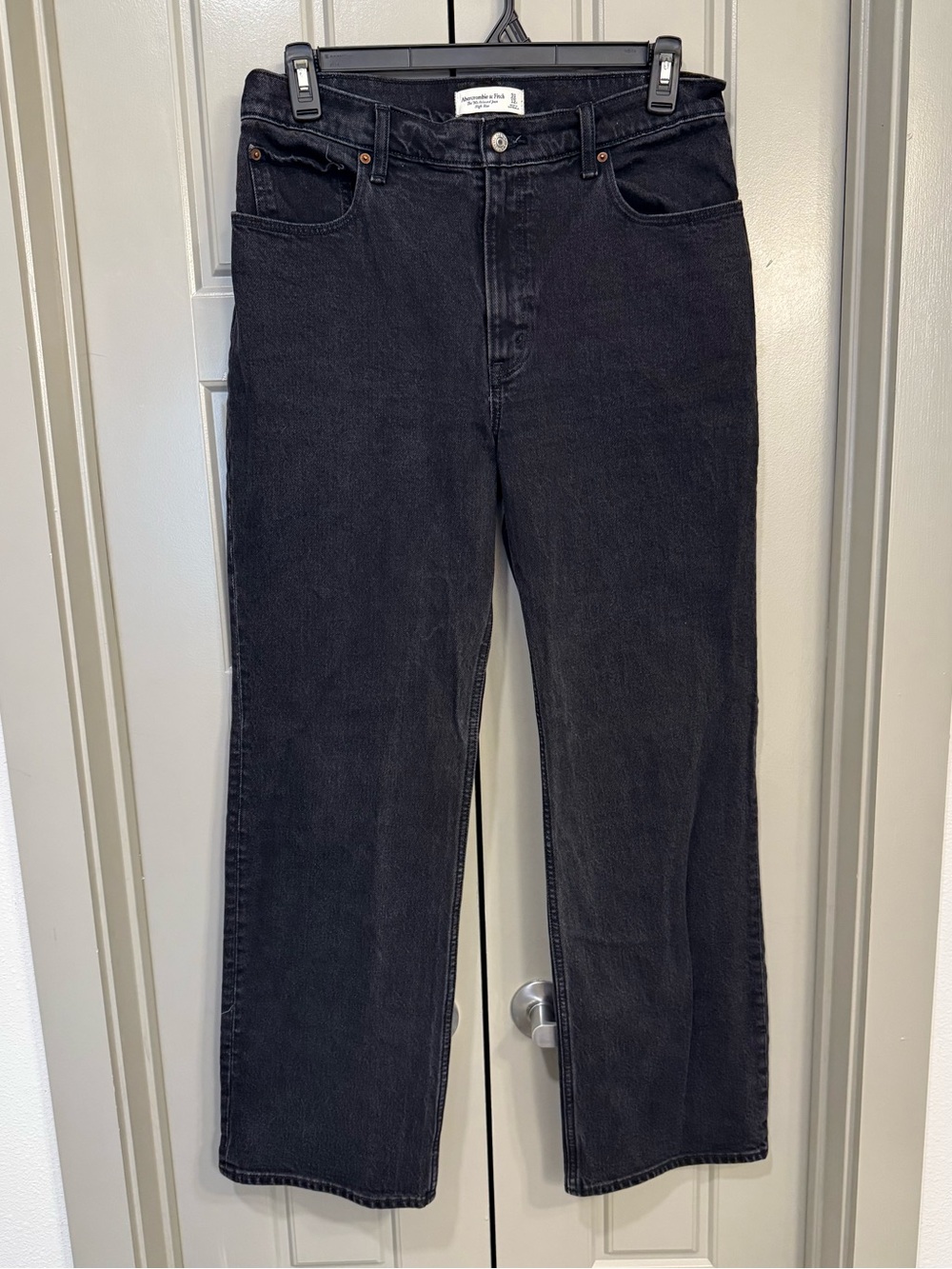 Abercrombie & Fitch โ90s Relaxed High Rise Jean - Size 31/US 12R - Barely Worn